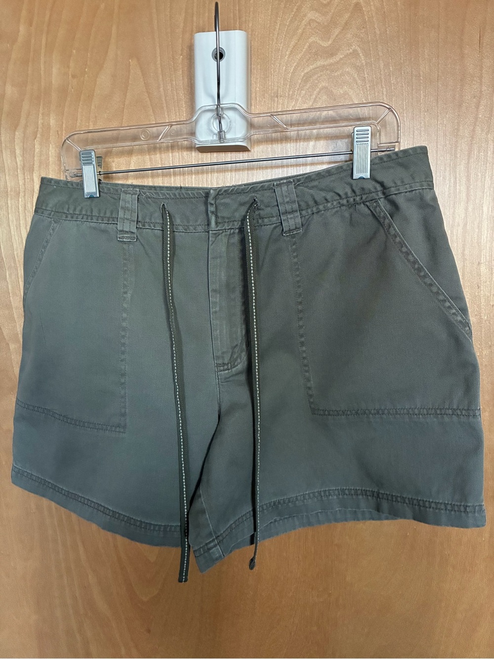 Women’s Olive Drawstring Casual Shorts  Size 14